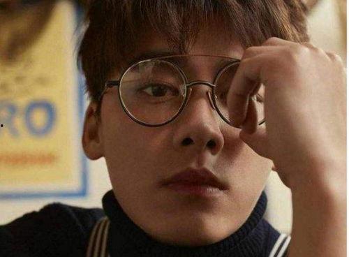 戴眼镜爆料娱乐圈,娱乐圈幕后真相大揭秘